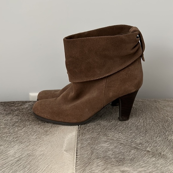 BCBGenwration brown suede slouchy booties - Picture 2 of 5